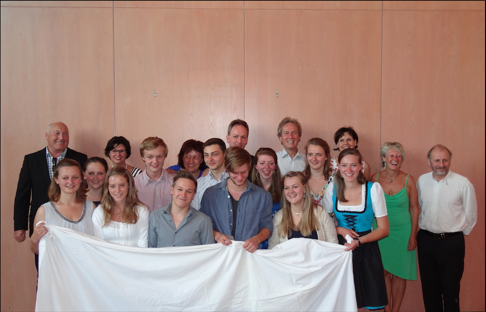 Weisse Fahne gehisst für unsere Maturantinnen und Maturanten! Wir gratulieren!